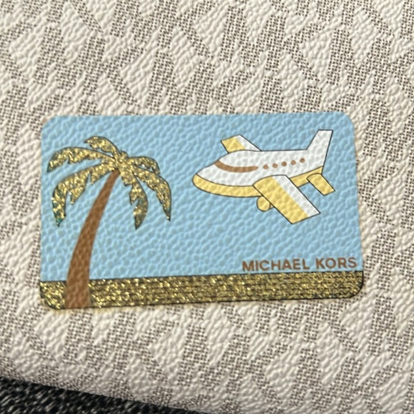 Michael Kors Jet Set Go Airplane Wallet - Picture 9 of 13
